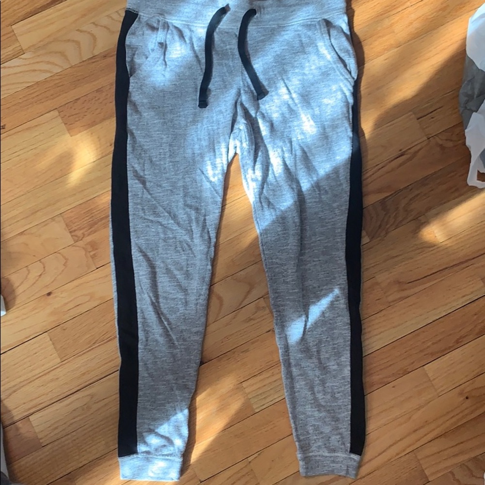 Gray American eagle joggers